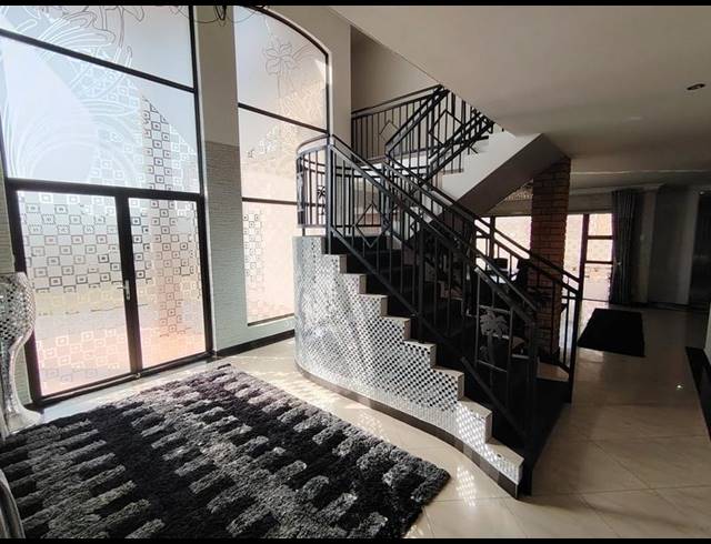 5 BEDROOM HOUSE FOR SALE IN SOMERSET PARK